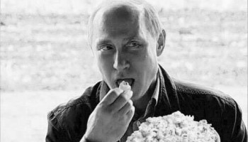 Forkers in frenzy over ST sports reporter - Page 5 Putin20popcorn